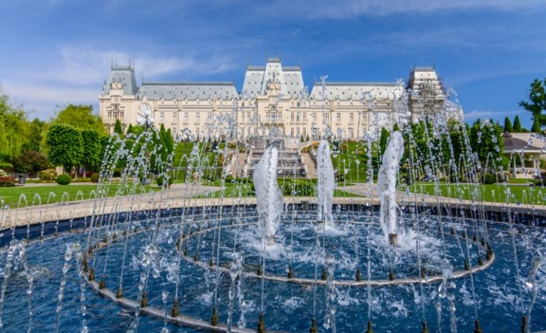 Fantana-arteziana-in-fata-Palatului-Culturii-din-Iasi_294768740-800x534